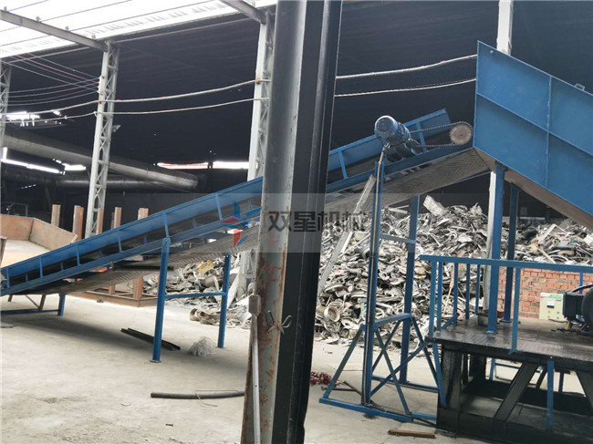 <a href='http://haizhiyu.cn/psxl/4.html' target='_blank'><span>廢鋼破碎機(jī)</span></a>客戶現(xiàn)場(chǎng)拍攝