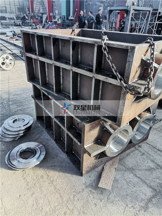 <a href='http://haizhiyu.cn/ssxl/10.html' target='_blank'><span>金屬撕碎機</span></a>撕碎箱體實拍