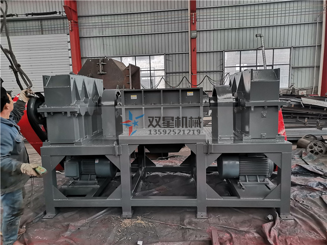 斷橋鋁撕碎機1000型生產(chǎn)現(xiàn)場拍攝