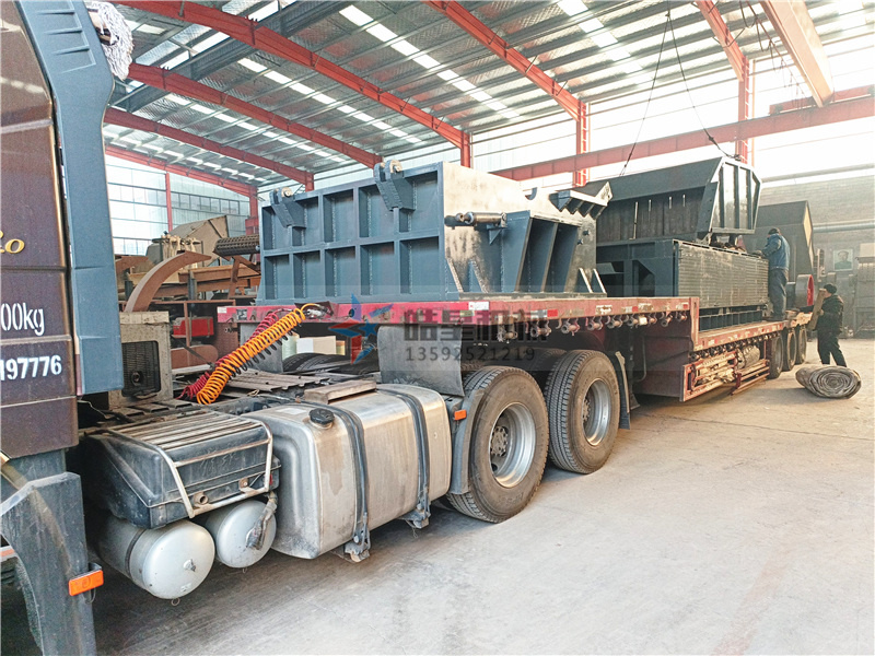 1800型<a href='http://haizhiyu.cn' target='_blank'><span>鋁合金破碎機</span></a>設(shè)備裝車發(fā)貨