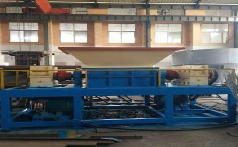 打開(kāi)大型<a href='http://haizhiyu.cn/ssxl/10.html' target='_blank'><span>金屬撕碎機(jī)</span></a>時(shí)應(yīng)注意些什么